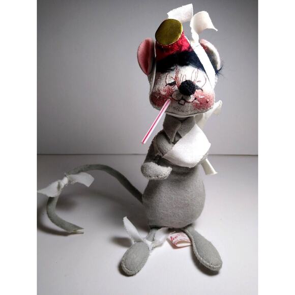 ANNALEE Sick Wounded Mouse With Bandages 1983 Anthropomorphic Posable Doll 7" - Picture 1 of 7